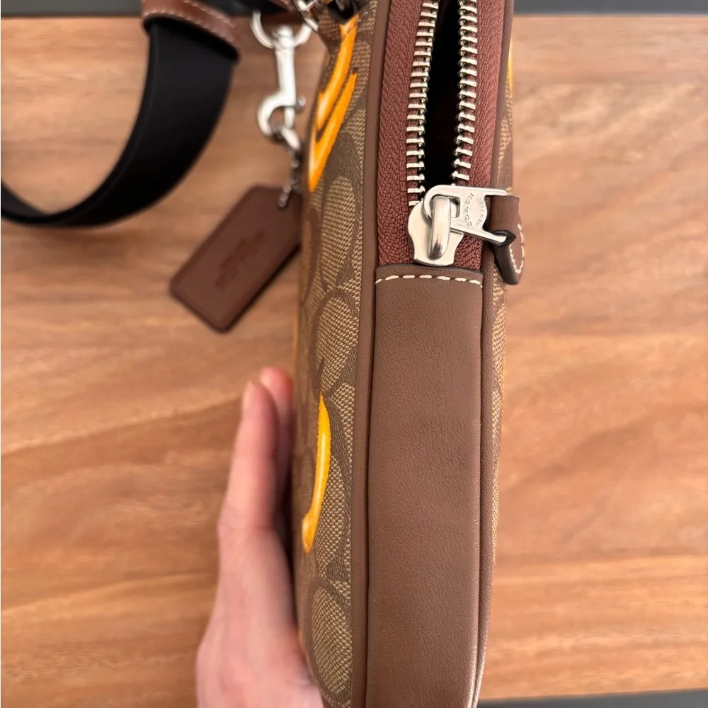 Coach Banana Aden crossbody - Picture 4 of 9
